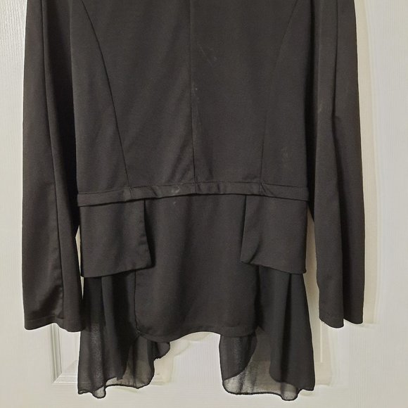 Black Long Sleeved Top with Zipper Closure - Picture 2 of 4